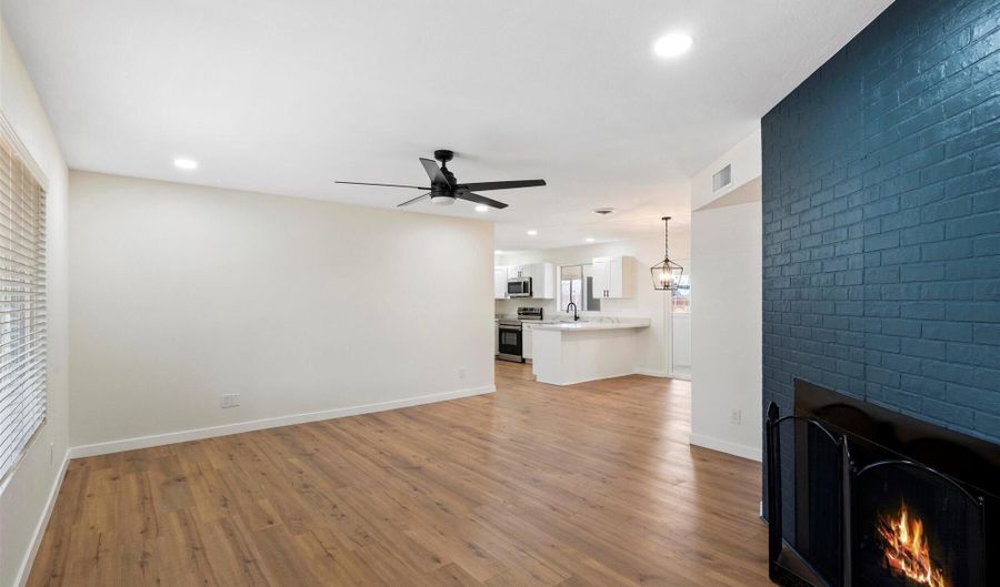 102 W 17TH Ave, Apache Junction, AZ 85120 - 3 Beds, 2 Bath