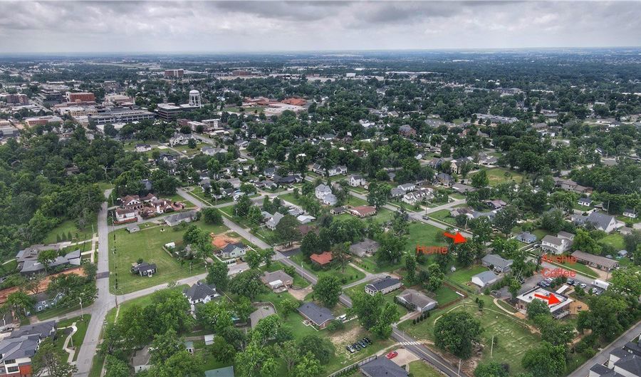 704 NW A St, Bentonville, AR 72712 - 3 Beds, 2 Bath