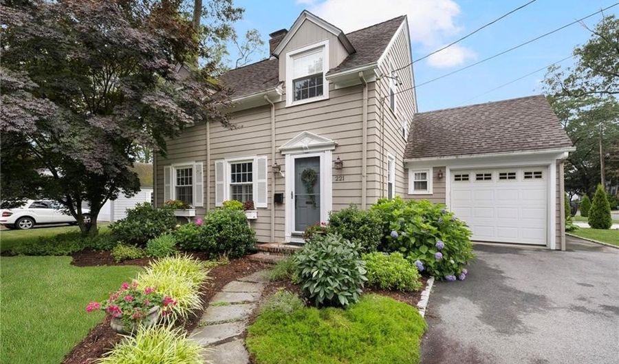 221 Trinity St, Warwick, RI 02886 - 3 Beds, 2 Bath