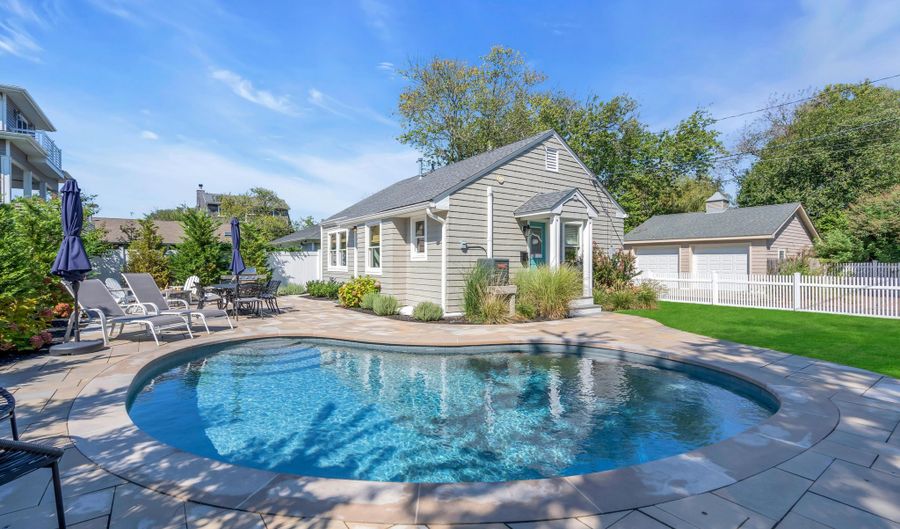 141 Maple Dr, Bay Head, NJ 08742 - 2 Beds, null Bath