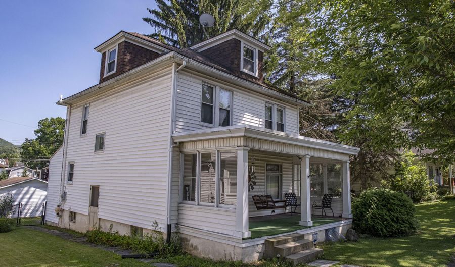 613 E Walton Ave, Altoona, PA 16602 - 4 Beds, 2 Bath