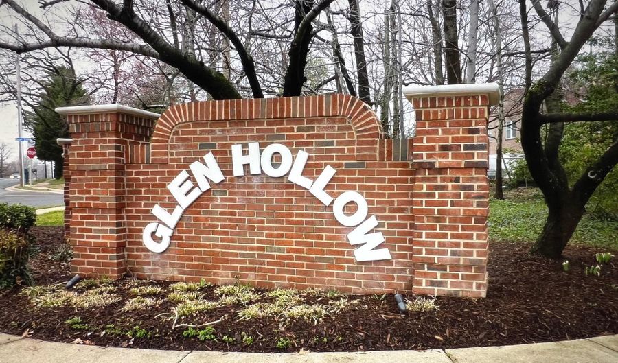 7256 GLEN HOLLOW Court Unit 56/3 56/3, Annandale, VA 22003 - 2 Beds, 2 Bath