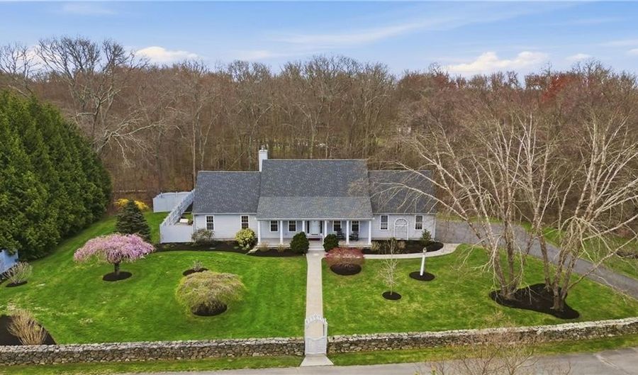 9 Austin Ln, Little Compton, RI 02837 - 3 Beds, 3 Bath