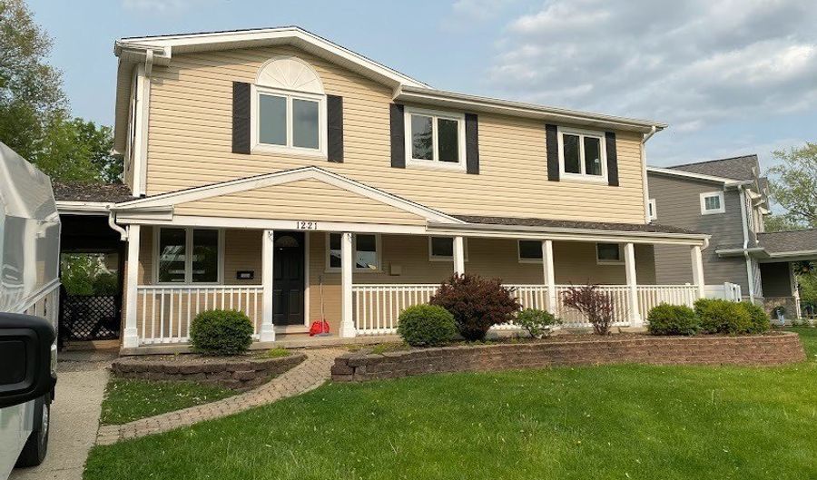 1221 N Chicago Ave, Arlington Heights, IL 60004 - 4 Beds, 3 Bath