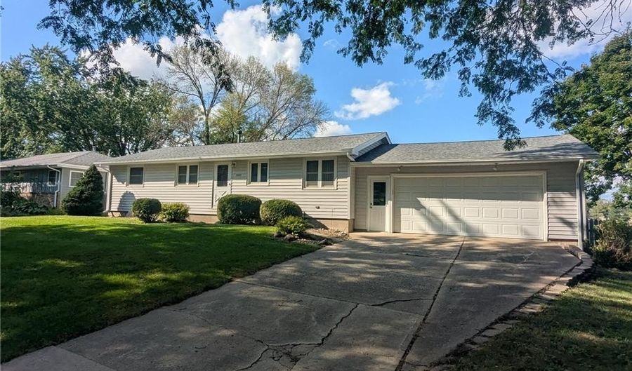 1608 Plainview Ln, Albert Lea, MN 56007 - 3 Beds, 2 Bath