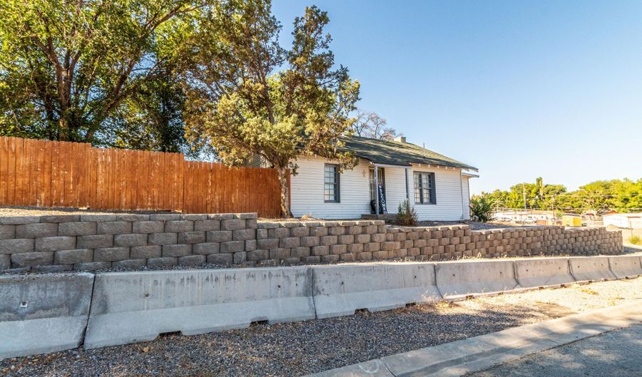 612 LOVERS Ln, Aztec, NM 87410 - 2 Beds, 1 Bath