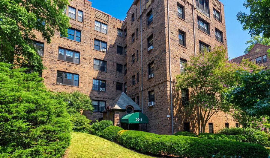 3041 SEDGWICK St NW 201-D, Washington, DC 20008 - 3 Beds, 2 Bath