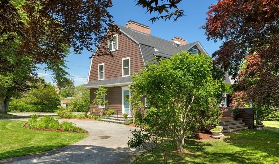 84 Rodman St, Narragansett, RI 02882 - 5 Beds, 2 Bath