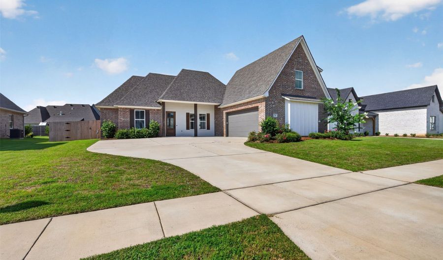 76 Turtle Creek Dr, Benton, LA 71006 - 4 Beds, 3 Bath