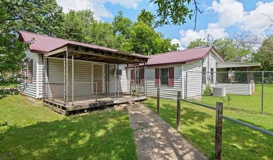 1136 S Maple Ave, Bartlesville, OK 74003 - 2 Beds, 2 Bath