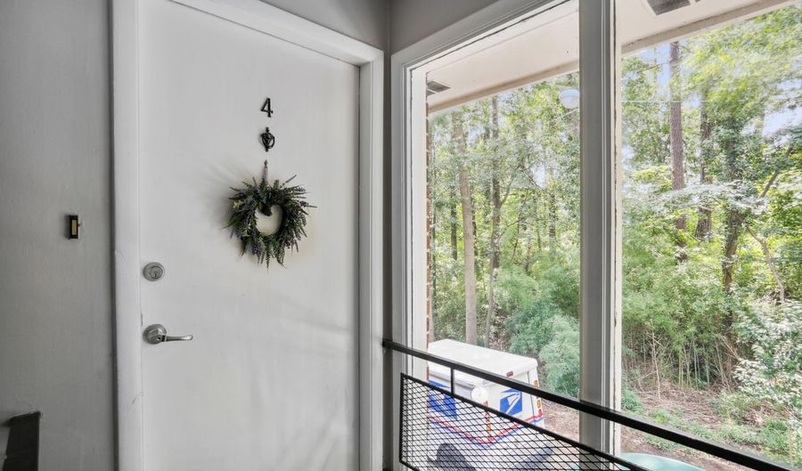 4266 Roswell Rd NE G4, Atlanta, GA 30342 - 3 Beds, 2 Bath