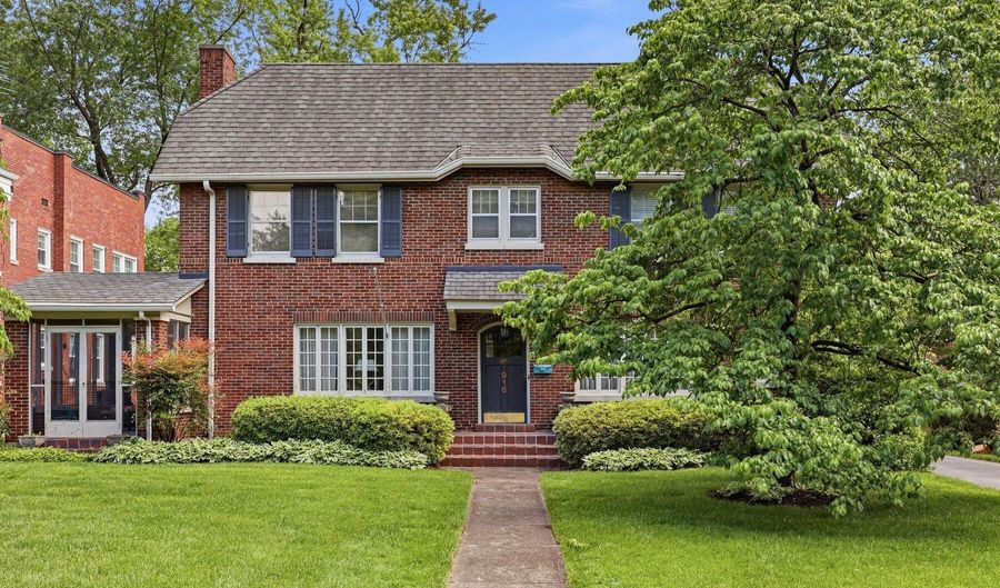 916 Audubon Pkwy, Audubon Park, KY 40213 - 4 Beds, 3 Bath