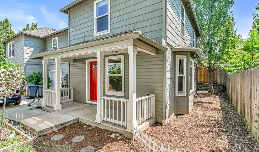 835 Blackberry Ln, Ashland, OR 97520 - 3 Beds, 3 Bath