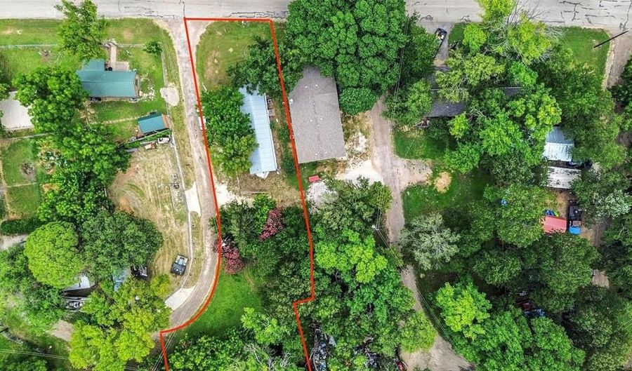 143 White Oak St, Alvarado, TX 76009 - 2 Beds, 2 Bath