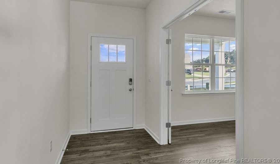 725 Lazy Elm Ln, Aberdeen, NC 28315 - 5 Beds, 3 Bath