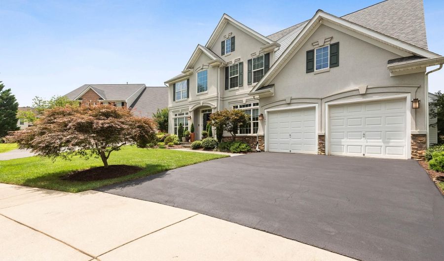12401 CHASEMOUNT Ct, Bowie, MD 20720 - 5 Beds, 5 Bath