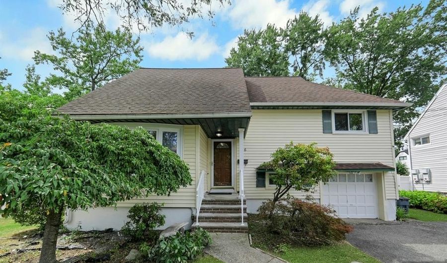 556 Sandra Pl, Teaneck, NJ 07666 - 3 Beds, 2 Bath
