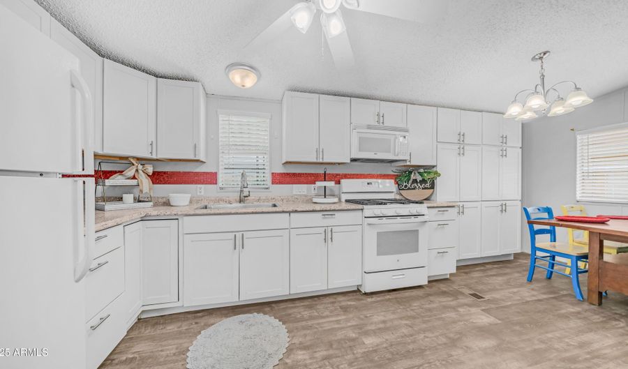 301 S SIGNAL BUTTE Rd 51, Apache Junction, AZ 85120 - 3 Beds, 2 Bath