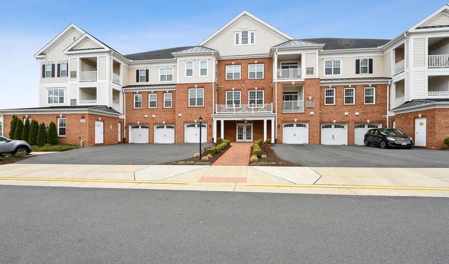 21025 ROCKY KNOLL Sq #204, Ashburn, VA 20147 - 2 Beds, 2 Bath