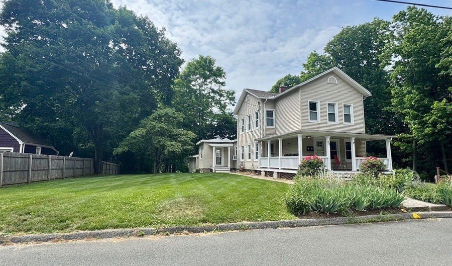 20 Prospect St, Bethel, CT 06801 - 3 Beds, 1 Bath