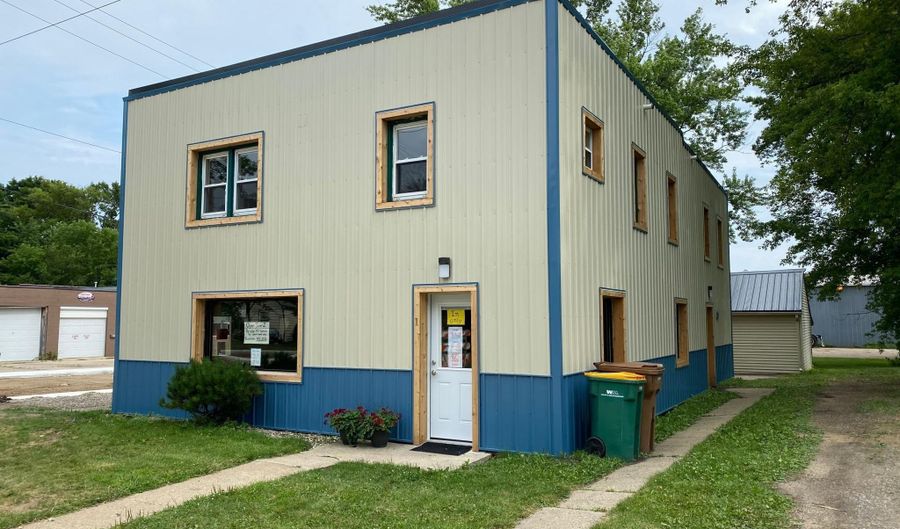 220 E 7th St, Albert Lea, MN 56007 - 4 Beds, 4 Bath