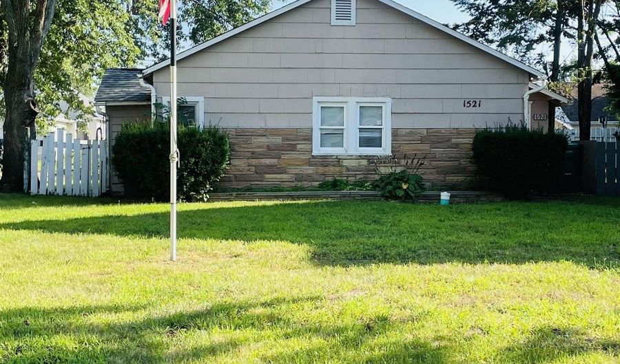 1521 E Lincolnway, Mishawaka, IN 46544 - 3 Beds, 1 Bath