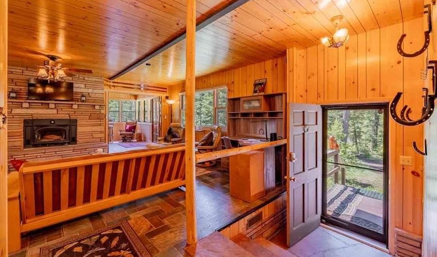 8 Mormon Creek Rd, Cody, WY 82414 - 2 Beds, 1 Bath