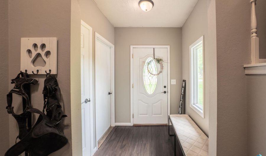 201 Cardinal Dr S, Brandon, SD 57005 - 3 Beds, 2 Bath
