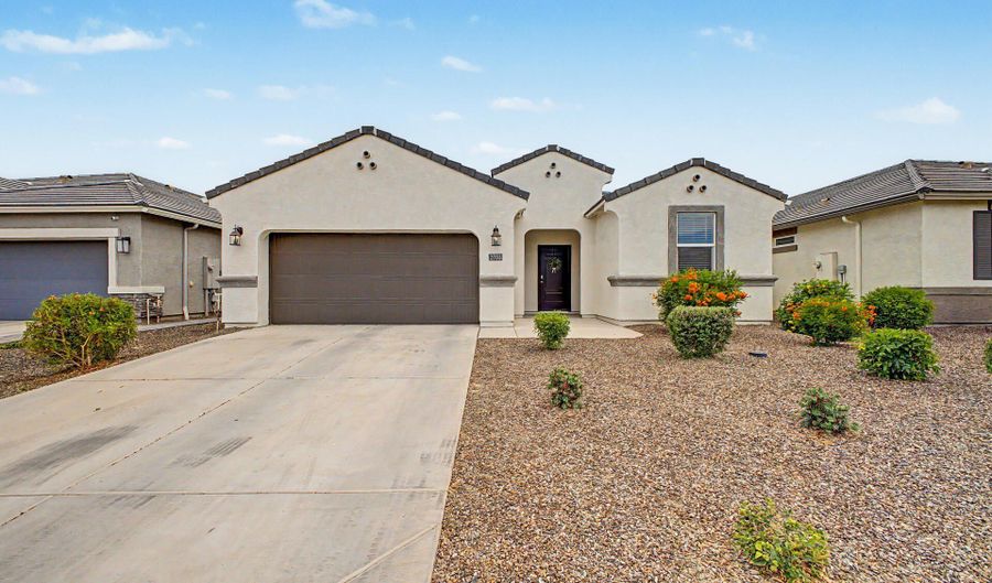 2703 W SEAVER Ave, Apache Junction, AZ 85120 - 3 Beds, 2 Bath