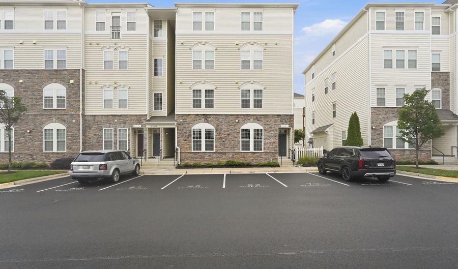 24682 BYRNE MEADOW Sq, Aldie, VA 20105 - 1 Beds, 1 Bath