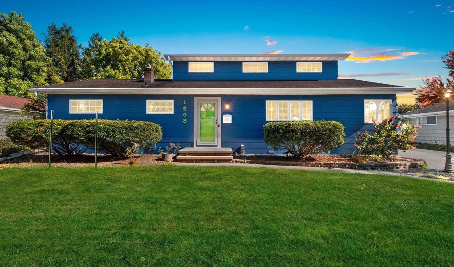 1508 N NICHOLAS St, Appleton, WI 54914 - 4 Beds, 2 Bath