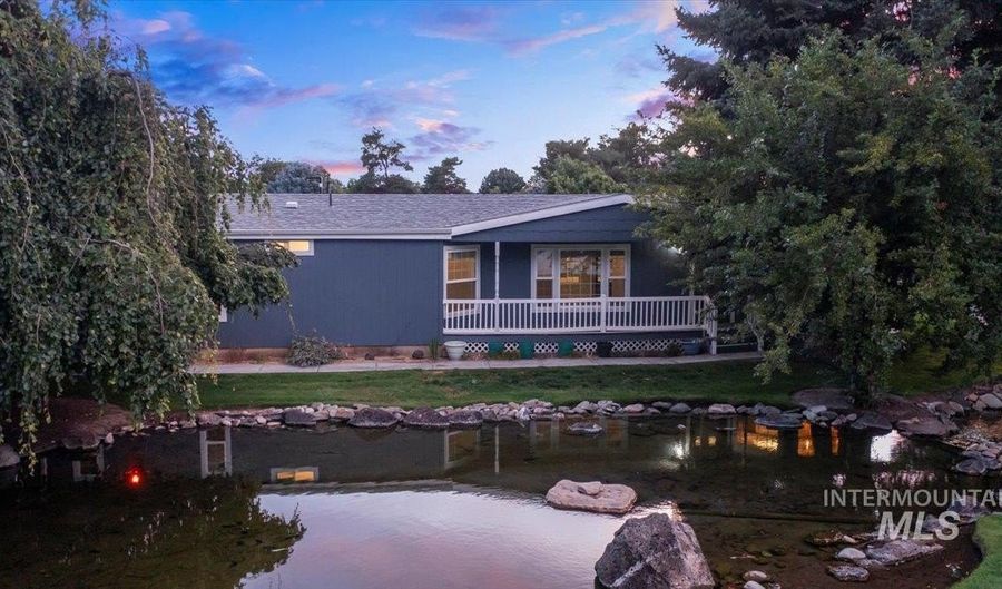 8306 W Wilowpark Dr, Boise, ID 83714 - 3 Beds, 2 Bath