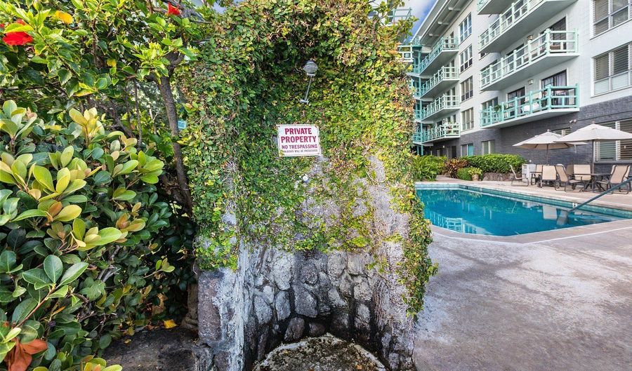 2957 Kalakaua Ave 102, Honolulu, HI 96815 - 2 Beds, 1 Bath