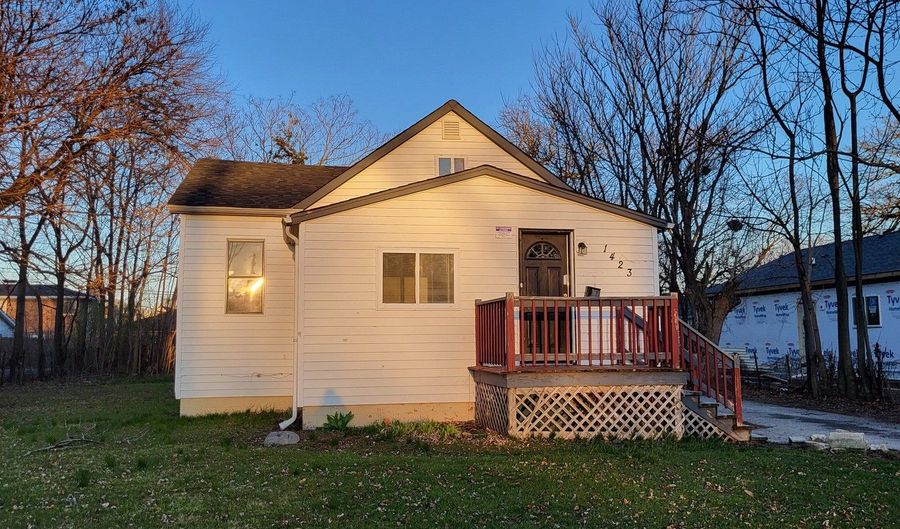1423 Seymour Ave, North Chicago, IL 60064 - 3 Beds, 1 Bath