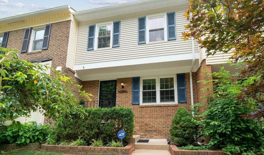 5914 LANGTON Dr, Alexandria, VA 22310 - 2 Beds, 4 Bath