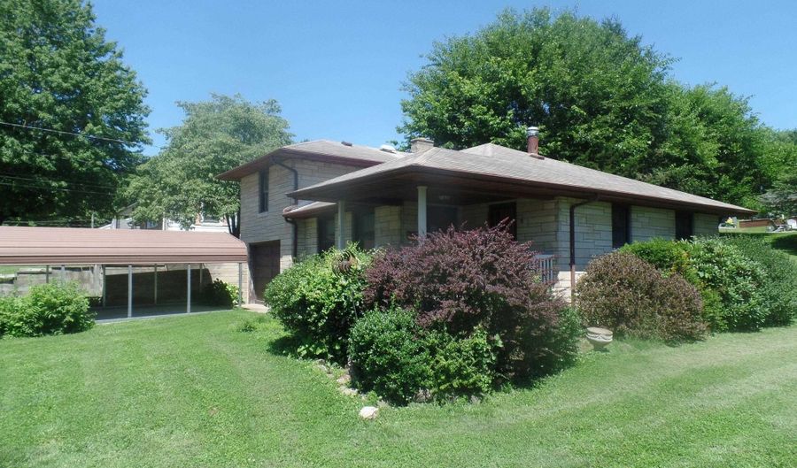 256 W Post St, Bloomfield, IN 47424 - 2 Beds, 2 Bath