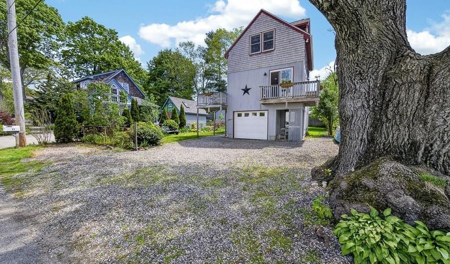 11 Johnson Ave, North Kingstown, RI 02852 - 2 Beds, 3 Bath