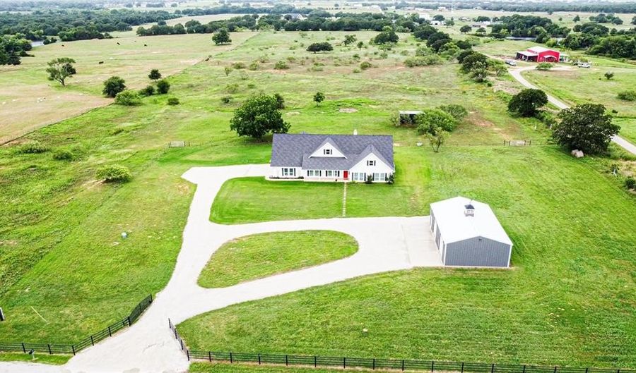 121 County Road 2571, Alvord, TX 76225 - 4 Beds, 3 Bath