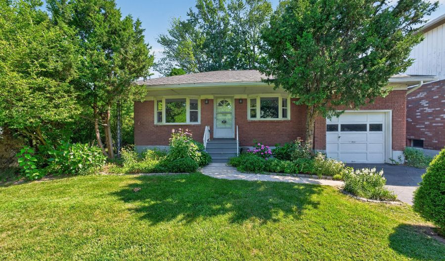 87 Buckingham Dr, Albany, NY 12208 - 3 Beds, 3 Bath