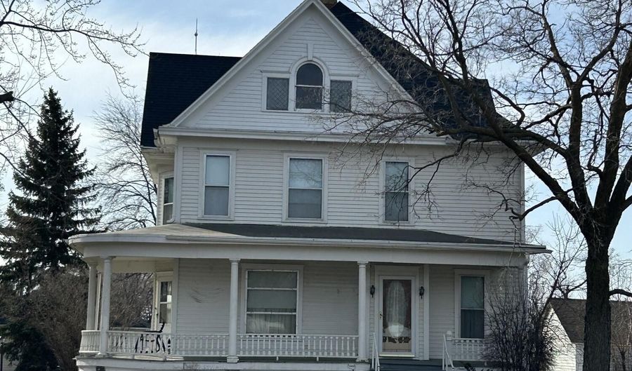 101 W 7th St, Woonsocket, SD 57385 - 5 Beds, 1 Bath