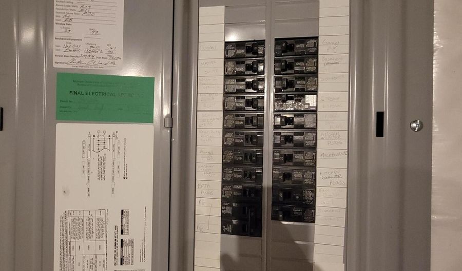 195 Jade Ct, Alma, MI 48801 - 5 Beds, 3 Bath