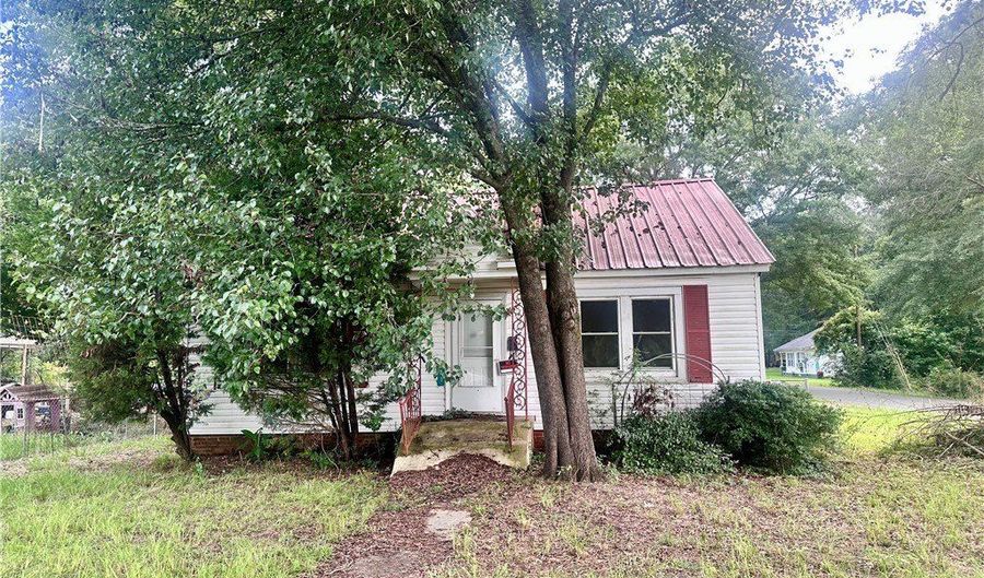 621 3rd Ave SE, Aliceville, AL 35442 - 2 Beds, 1 Bath