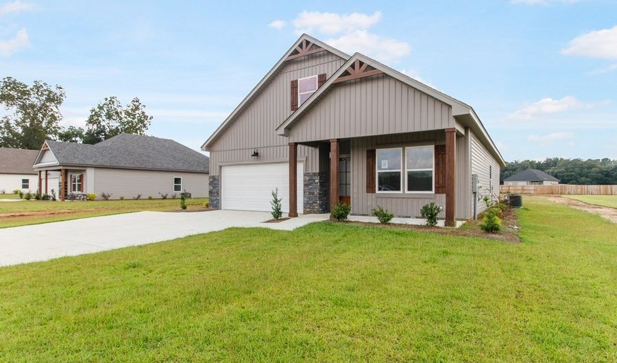 68 Woodham Rd, Ashford, AL 36312 - 4 Beds, 2 Bath