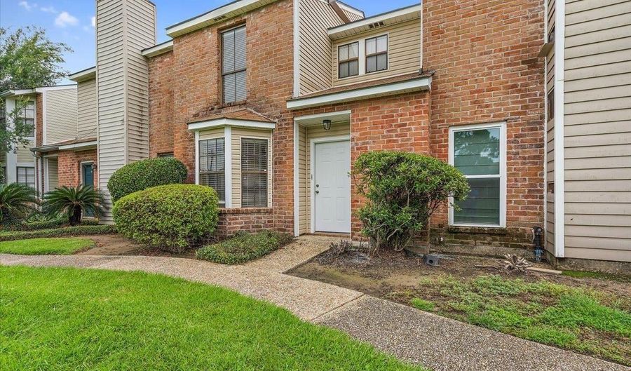 9855 Siegen Ln, Baton Rouge, LA 70810 - 2 Beds, 3 Bath
