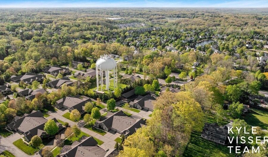 892 Bridge Crest Dr SE, Ada, MI 49301 - 2 Beds, 2 Bath