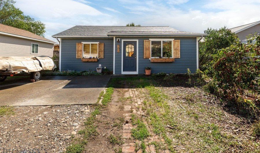 102 9th St, Belgrade, MT 59714 - 2 Beds, 1 Bath