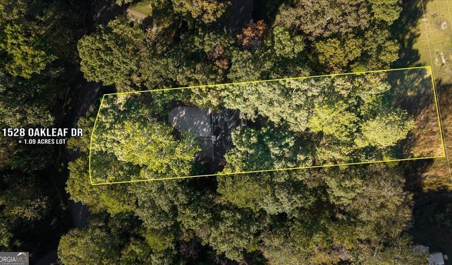 1528 Oakleaf Dr, Auburn, GA 30011 - 3 Beds, 3 Bath