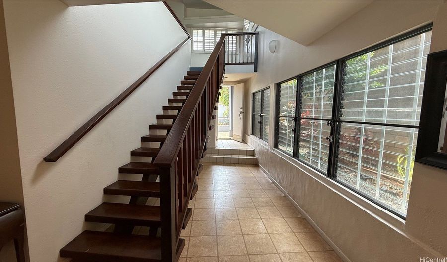 427 Paumakua Pl 2nd Floor, Kailua, HI 96734 - 1 Beds, 1 Bath