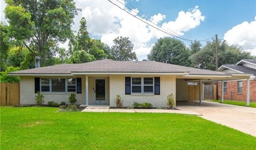 4011 LEON Dr, Alexandria, LA 71303 - 3 Beds, 2 Bath