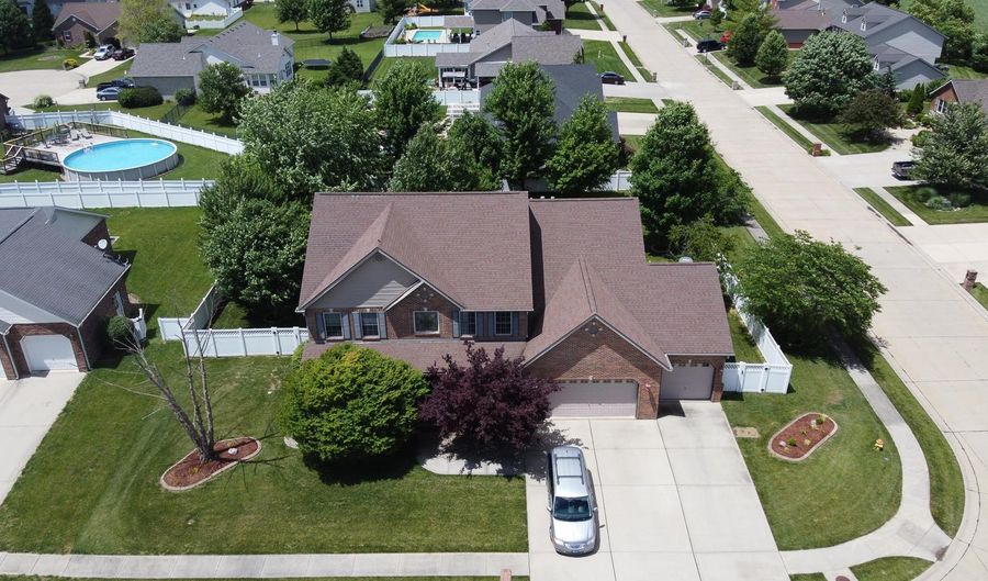 315 Caulfield Dr, Swansea, IL 62226 - 4 Beds, 5 Bath